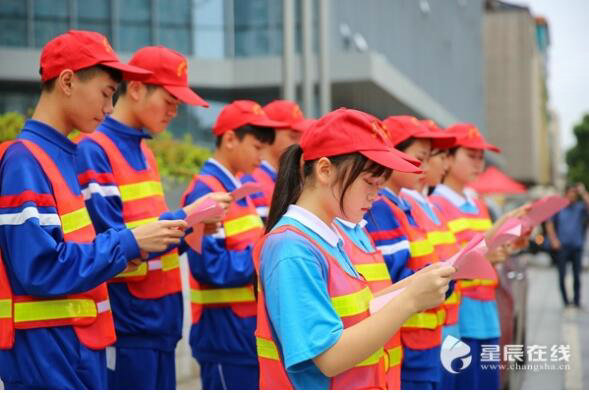 财经：礼让斑马线共享文明路 对交通陋习Say No!