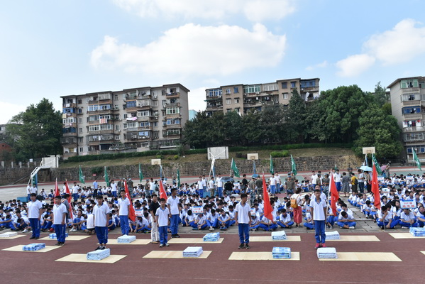 航天学校：强化内务 培养习惯
