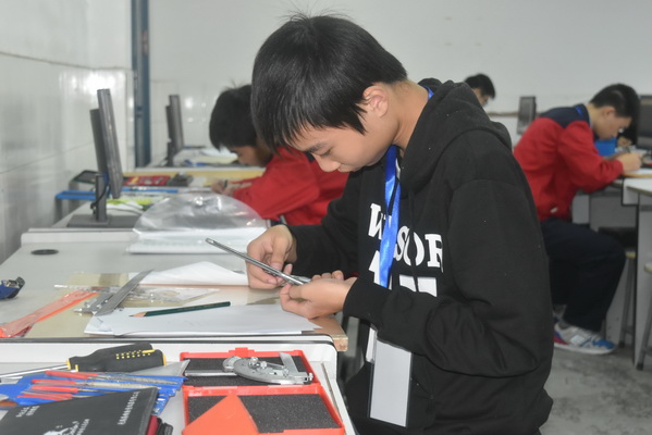 航天学校：全力以赴，精心策划，严密组织，周到服务——我校成功承办2017年长沙市中等职业学校机械加工类学生技能竞赛